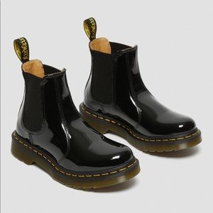 Dr Martens 2976 WOMEN'S PATENT LEATHER CHELSEA BOOTS